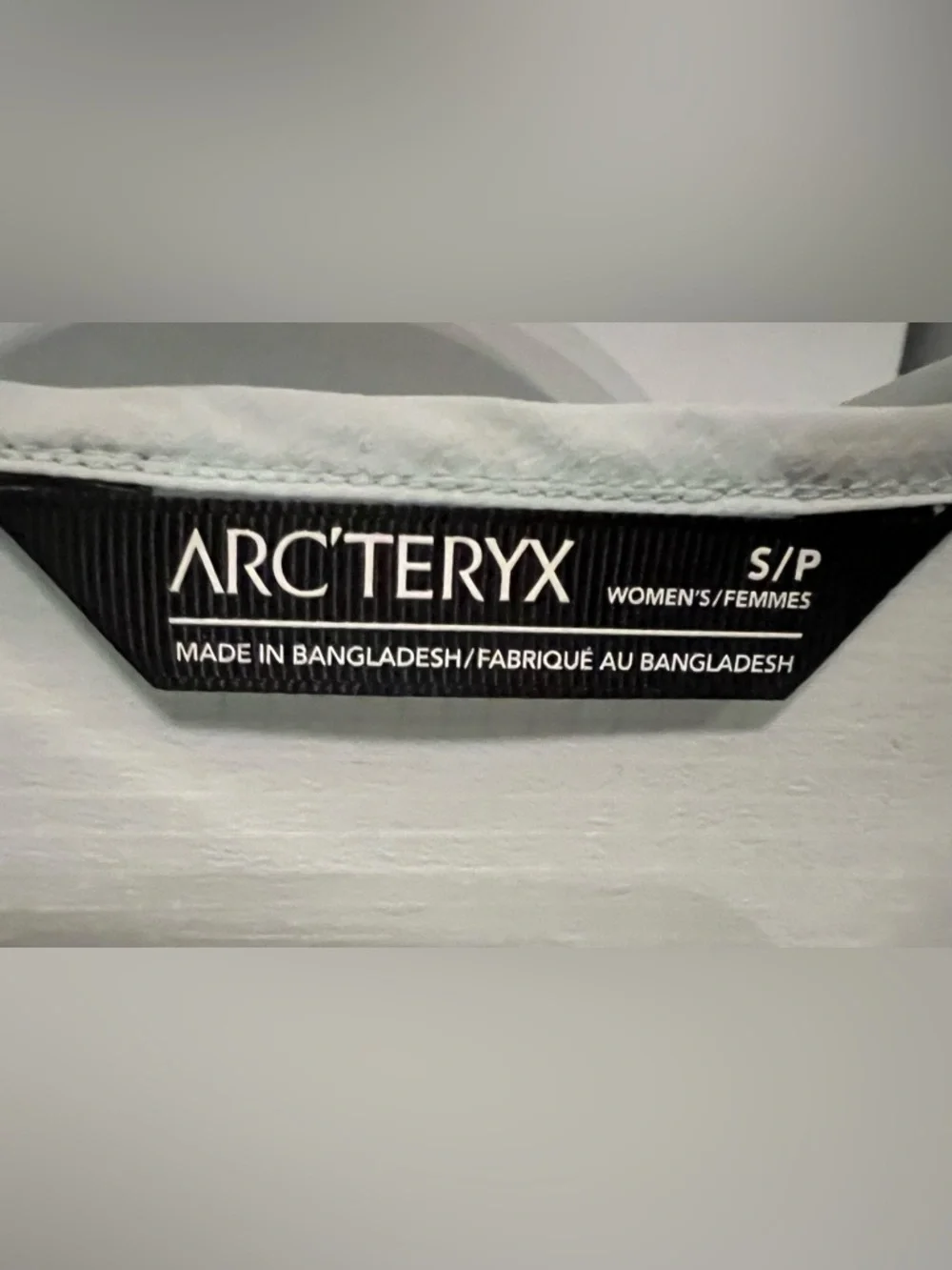 Arc'teryx Women's Squamish Hoody  in pale mint green with Magenta Pocket - Picture 5 of 6